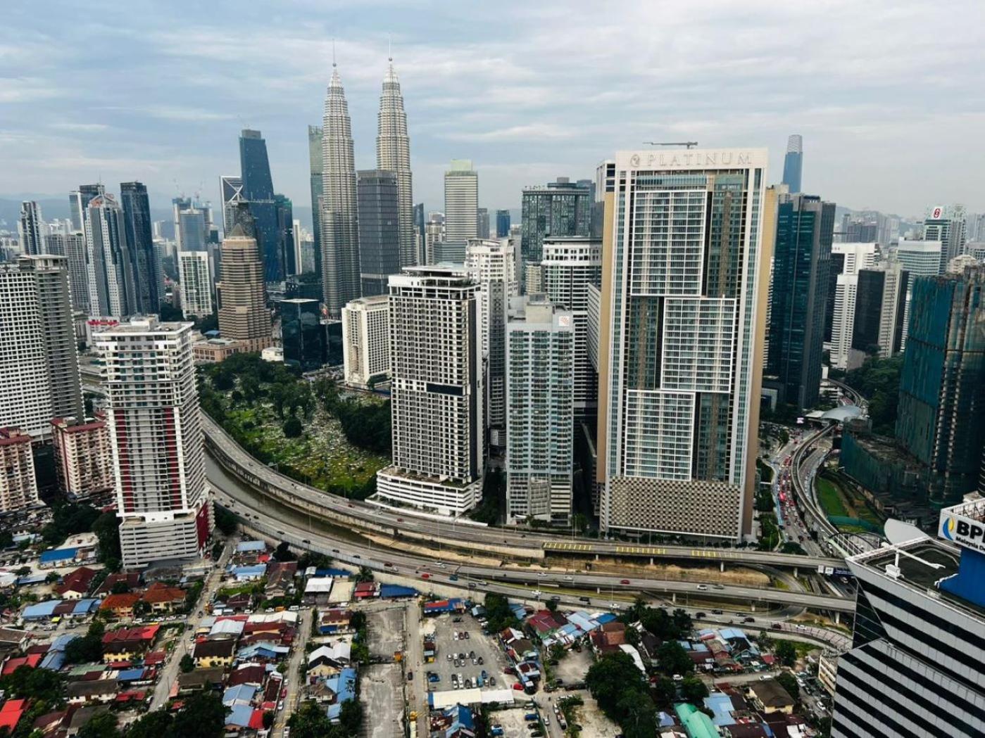 The Luxe Suites Klcc By Cozy Stay กัวลาลัมเปอร์ ภายนอก รูปภาพ